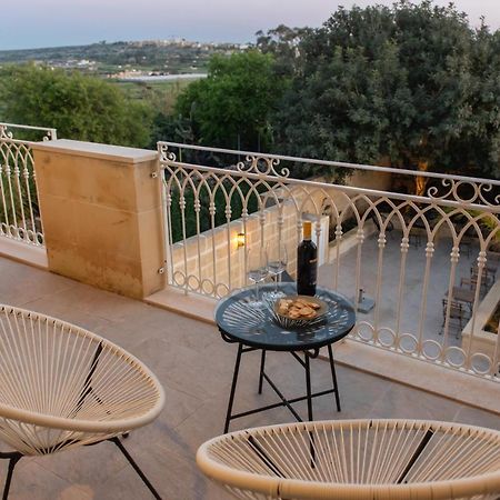 The Carob Tree Bed & Breakfast Victoria Exterior foto