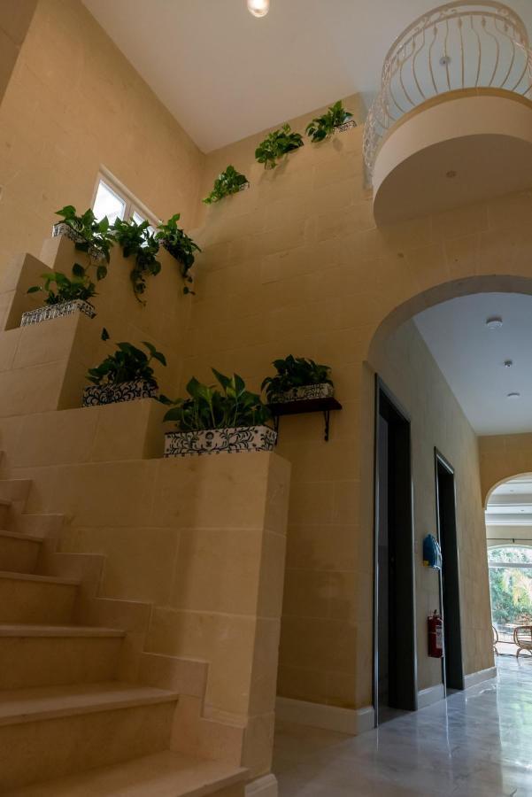 The Carob Tree Bed & Breakfast Victoria Exterior foto