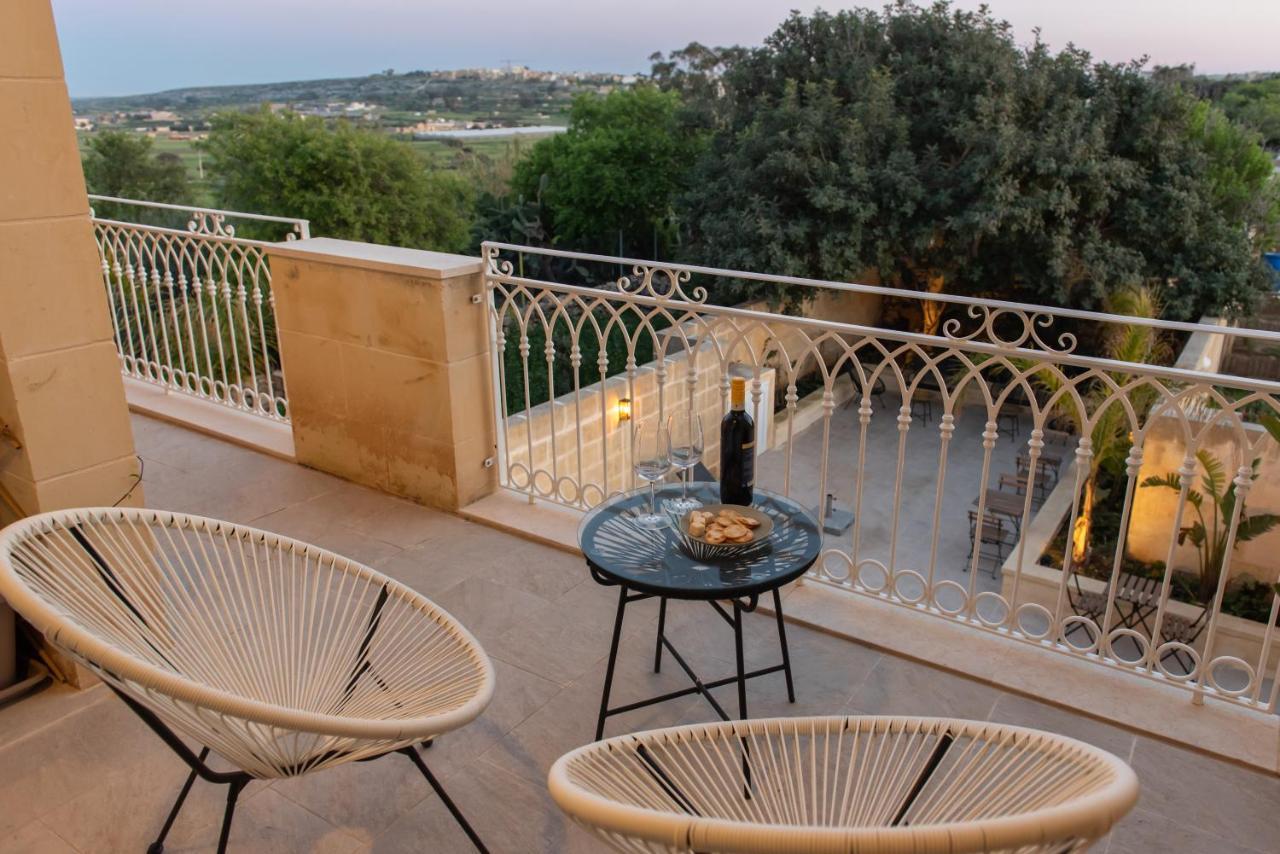 The Carob Tree Bed & Breakfast Victoria Exterior foto