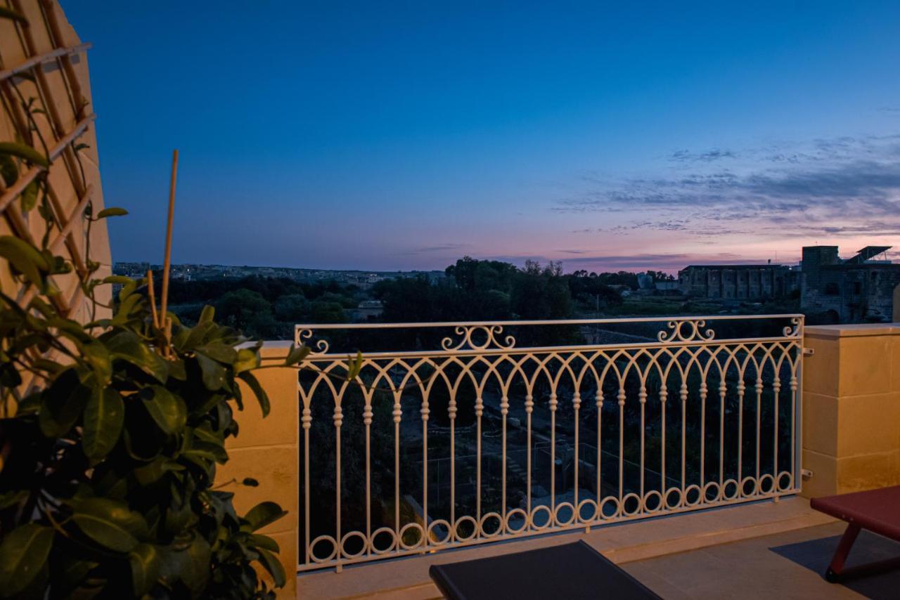 The Carob Tree Bed & Breakfast Victoria Exterior foto